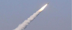 سقوط صاروخ بالستي حوثي في جيزان السعودية.. والتحالف يتوعد بالرد