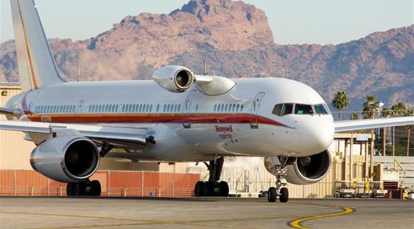 بالصور: "بوينغ 757" تحط في الإمارات