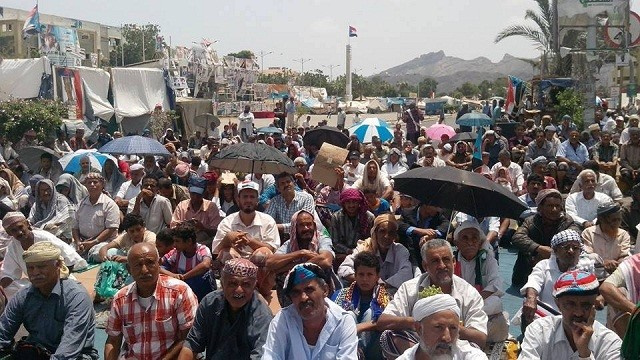 خطيب الجمعة بخورمكسر : صراع  الجنوبيين يخدم صنعاء وتفاهمنا مع هادي لا يعني التخلي عن هدف التحرير والاستقلال