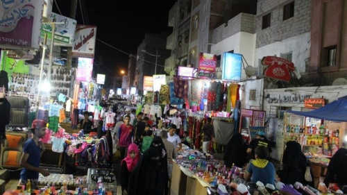 صحيفة لندنية: معاناة اليمنيين تتفاقم بارتفاع الأسعار وتوقف الرواتب