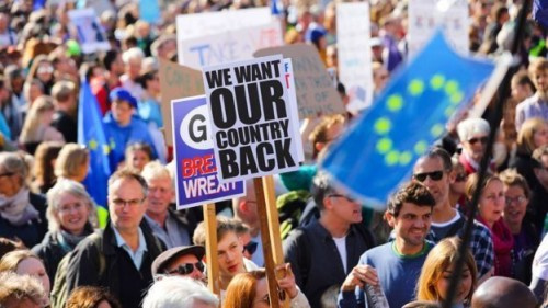 مظاهرات حاشدة في بريطانيا تطالب باستفتاء على اتفاق الخروج من الاتحاد الأوروبي