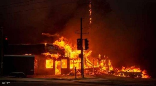 حرائق كاليفورنيا تشرد أكثر من ربع مليون شخص من منازلهم