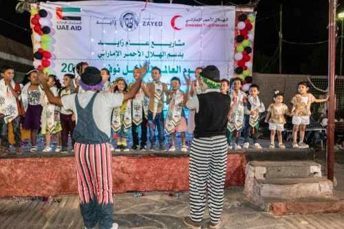 بدعم من الهلال الإماراتي عدن تشهد احتفالية طفولية "بسمة أطفال الأبطال تهمنا".