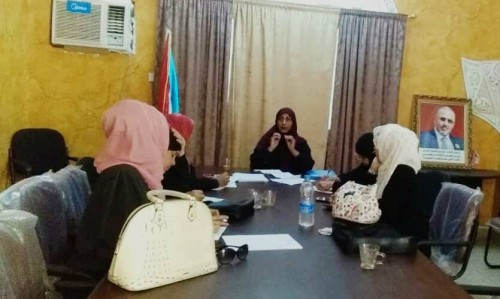 إدارة المرأة والطفل بالقيادة المحلية لانتقالي العاصمة عدن تعقد اجتماعها الدوري 