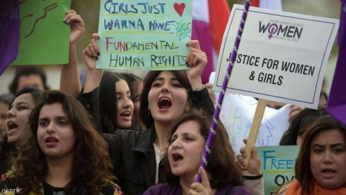 يوم المرأة.. احتجاجات نسوية بين الطرافة والجدية