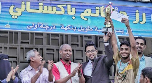 فريق "حي العيدروس" يتوج بكأس الدوري السباعي لحملة التوعية بمخاطر المخدرات في صيرة(صور)