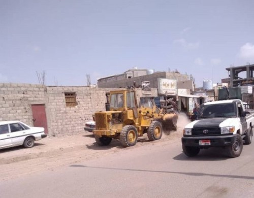 حملة نظافة ورفع المخلفات في منطقة الممدارة ب#عدن