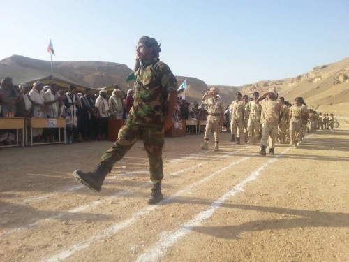 قوات النخبة الشبوانية تنظم عرضاً عسكرياً وحفل تكريمي بمناسبة أسبوع (شهداءنا فخرنا)