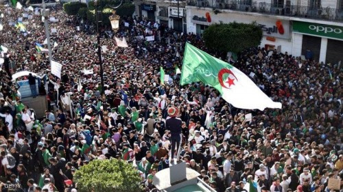 موقف الحزب الحاكم بالجزائر.. "ركوب للحراك" أم "دعم للشعب"؟