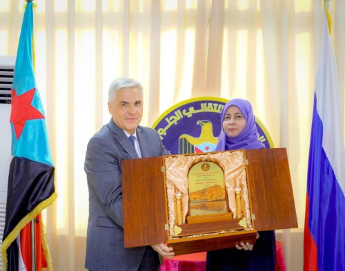 السفير الروسي يشيد بنتائج زيارة الرئيس الزُبيدي إلى روسيا ويصفها بالمهمة جداً