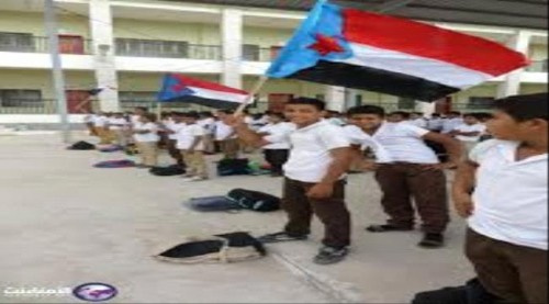 وزير ينتمي لحزب الإصلاح يوجه بإزالة أعلام الجنوب ب#العاصمة_عـدن