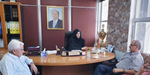 العراشة تلتقي مدير منطقة طيران اليمنية بعدن 