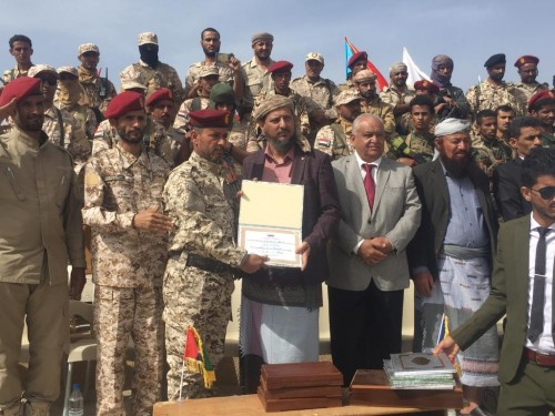 شيخ يشرف على تخرج دفعة جديدة ىمن قوات الحزام بيافع ويكرّم المتفوقين 