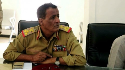 العميد الوليدي يعلق على قرار نقل مرتبات الجيش الى مارب