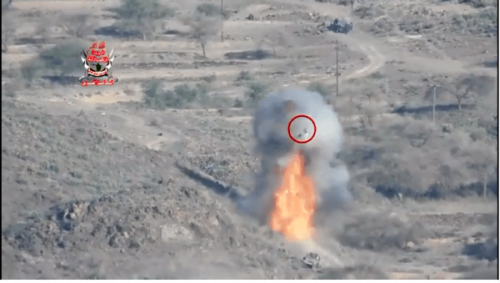 شاهد بـ(الفيديو).. مدفعية العمالقة تدمر أطقم عسكرية  لـ#مليشيا_الحوثي في جبهة العود شمال #الضالع