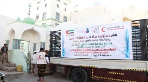 بدعم إماراتي.. “الهلال الأحمر” يوزع مياه الشرب على المساجد في محافظة #شبـوة