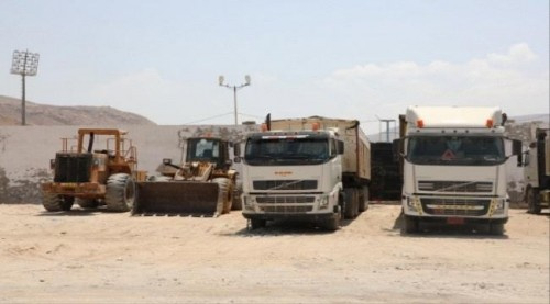 برعاية محافظ #حضـرموت وبتمويل من البنك الدولي..  تدشين حملة شاملة لجمع ورفع المخلفات بمديرية المكلا