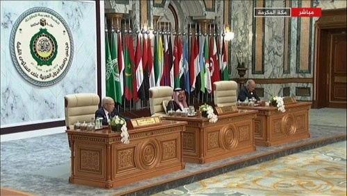 القمة العربية الطائرة ترفض "تدخلات" إيران والعراق يعترض