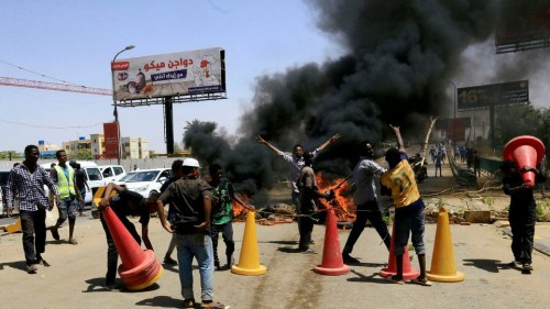 السودان.. الأمن يغلق مدخل الاعتصام لـ"منع تكرار الحوادث