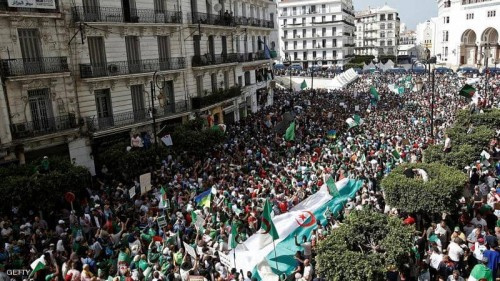 الجزائر.. مطالب بـ"مرحلة انتقالية"ورئاسة توافقية