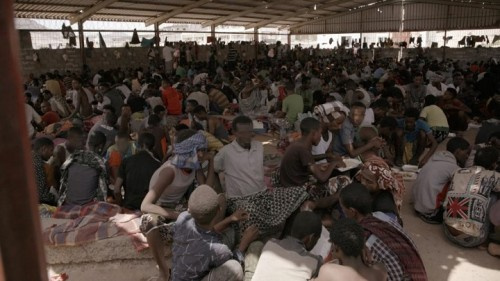 الهجرة الدولية تجلي أكثر من (2000) مهاجر إثيوبي كانوا محتجزين جنوبي #اليـمن