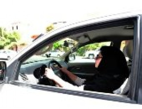 السعودية: انخفاض عدد السائقين الأجانب بالمنازل 7% بعد عام من قيادة المرأة