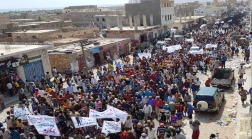 سقطرى تشهد مظاهرة تأييداً للتحـالف العربي والمطالبة برحيل المحافظ
