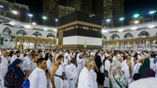 صحيفة "عكاظ": السعودية تلغي رسوم تكرار العمرة وتعيد هيكلة التأشيرات