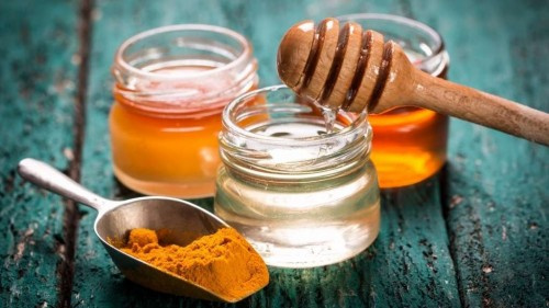 العسل مع الكركم.. ما تأثيره على جسم الإنسان؟