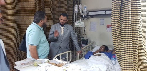 نائب رئيس #المجلس_الانتقالي يطمئن على أحوال جرحى القوات الجنوبية في المستشفيات #المصرية