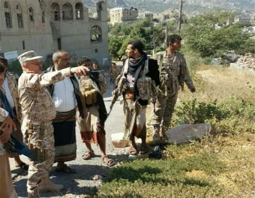 معسكرات الجيش ب#تعز تستقبل وتجند عناصر القاعدة والإصلاح الفارين من الجنوب