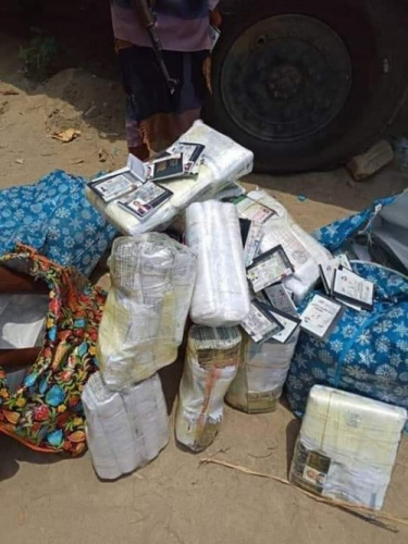 نقطة تابعة لجبهة حيفان شمالي لحج تقبض على أكثر من (1000) جواز مع التأشيرة كانت متجهة لمليشيات #الحوثي