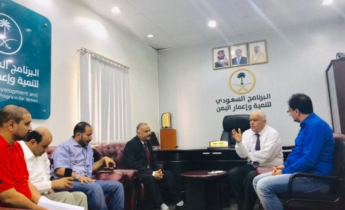 الوالي يلتقي اللجنة #السعودية للرقابة على صرف وقود محطات الكهرباء بـ#العاصمة_عدن