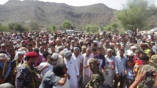 بموكب جنائزي مهيب.. الضالع تشيع جثمان مدير أمن ميناء المعلا