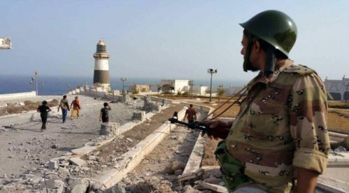 صحيفة "العرب": استراتيجية "الشرعية" في تمكين الإخوان تمهد للصدام مع القوات الجنوبية