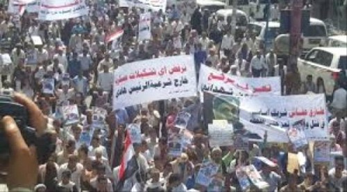 الإصلاح يحشد لتظاهرة في #تعـز ضد التحالف ويتهم الريـاض بوضع هادي تحت الإقامة الجبرية