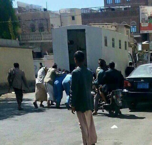 ميليشيا #الحـوثي تعدم عدداً من عناصرها لرفضهم القتال في #الضـالع