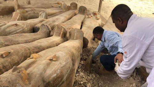 مصر تعلن عن كشف أثري ضخم لتوابيت فرعونية