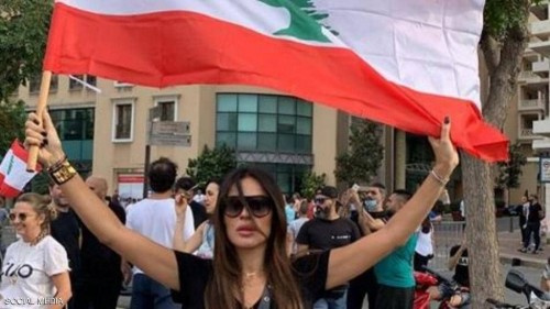 بين التغريد والتظاهر.. نجوم الفن يشاركون باحتجاجات #لبنان