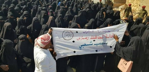 للمرة العاشرة على التوالي..  مظاهرات حاشدة لحرائر #سقطرى للمطالبة بإقالة المحافظ محروس