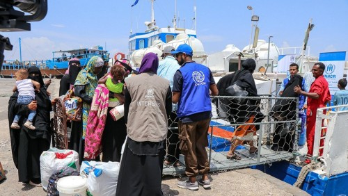 إجلاء 114 لاجئا صوماليا من #اليـمن إلى بلادهم عبر ميناء عدن