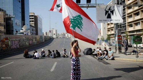 مظاهرات لبنان مستمرة.. وعودة "الطرق المغلقة" للواجهة