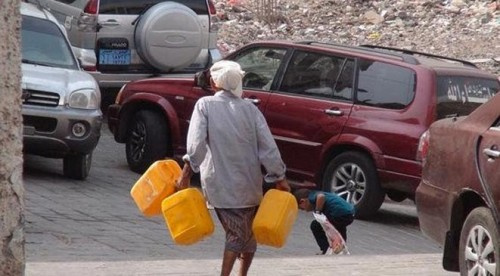سكان محليون بالمعلا يشكون انقطاع المياه عن مساكنهم لليوم الثامن على التوالي