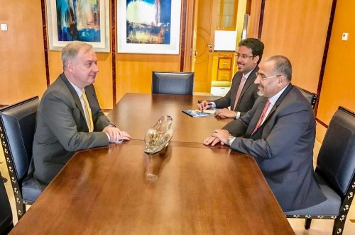 الرئيس الزُبيدي يلتقي سفير الولايات المتحدة الأمريكية لدى #اليمن والوفد المرافق له