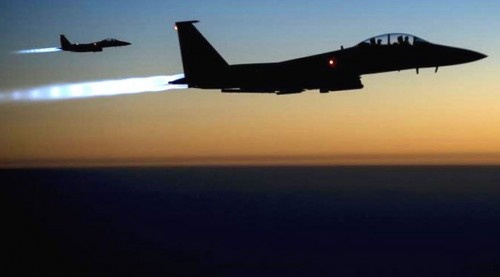 الطيران الحربي السعودي يحلق بكثافة فوق سماء منطقة أحور