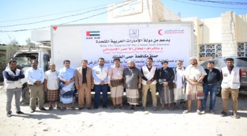 بدعم إماراتي.. شحنة من الأدوية ومحاليل لمكافحة حمى الضنك لأهالي بيحان شبوة