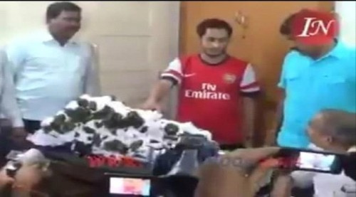 السلطات الهندية تداهم السفارة اليمنية في مومباي بتهمة التهريب والمتاجرة بالقات