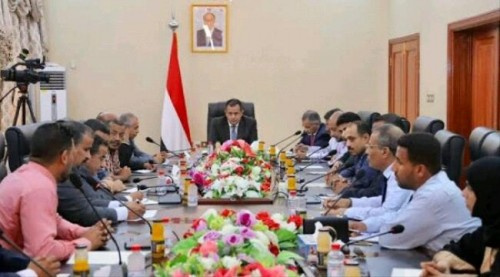 الشرعية تخفض رواتب مجنديها للنصف