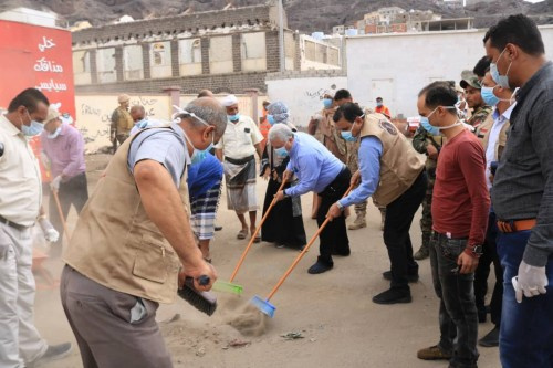 المجلس الانتقالي يعزز جهود الوقاية من فيروس كورونا بحملة نظافة شاملة بالعاصمة عدن(صور)