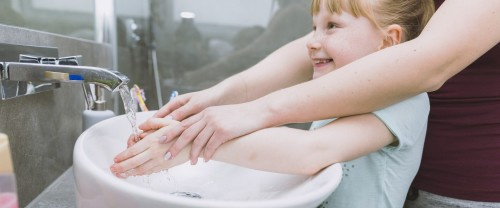 أخطاء شائعة أثناء غسل اليدين يمكن أن تسبب الإصابة بـ”كورونا”